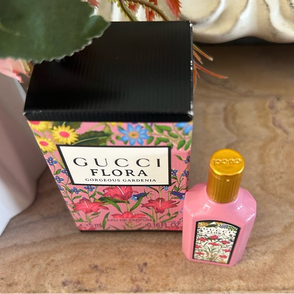 Gucci Flora Gorgeous Gardenia Eau de Parfum Mini Pink Stocking Stuffer NIB - Picture 2 of 9